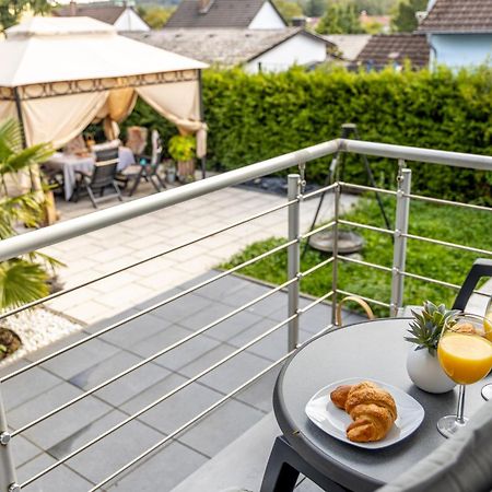 Design Apartment- 24H Self-Check-In - Bis 4 Pers - Parkplatz - Wifi - Balkon -Terrasse - In Direkter Weihernaehe - Radwege Schiffweiler Exterior foto