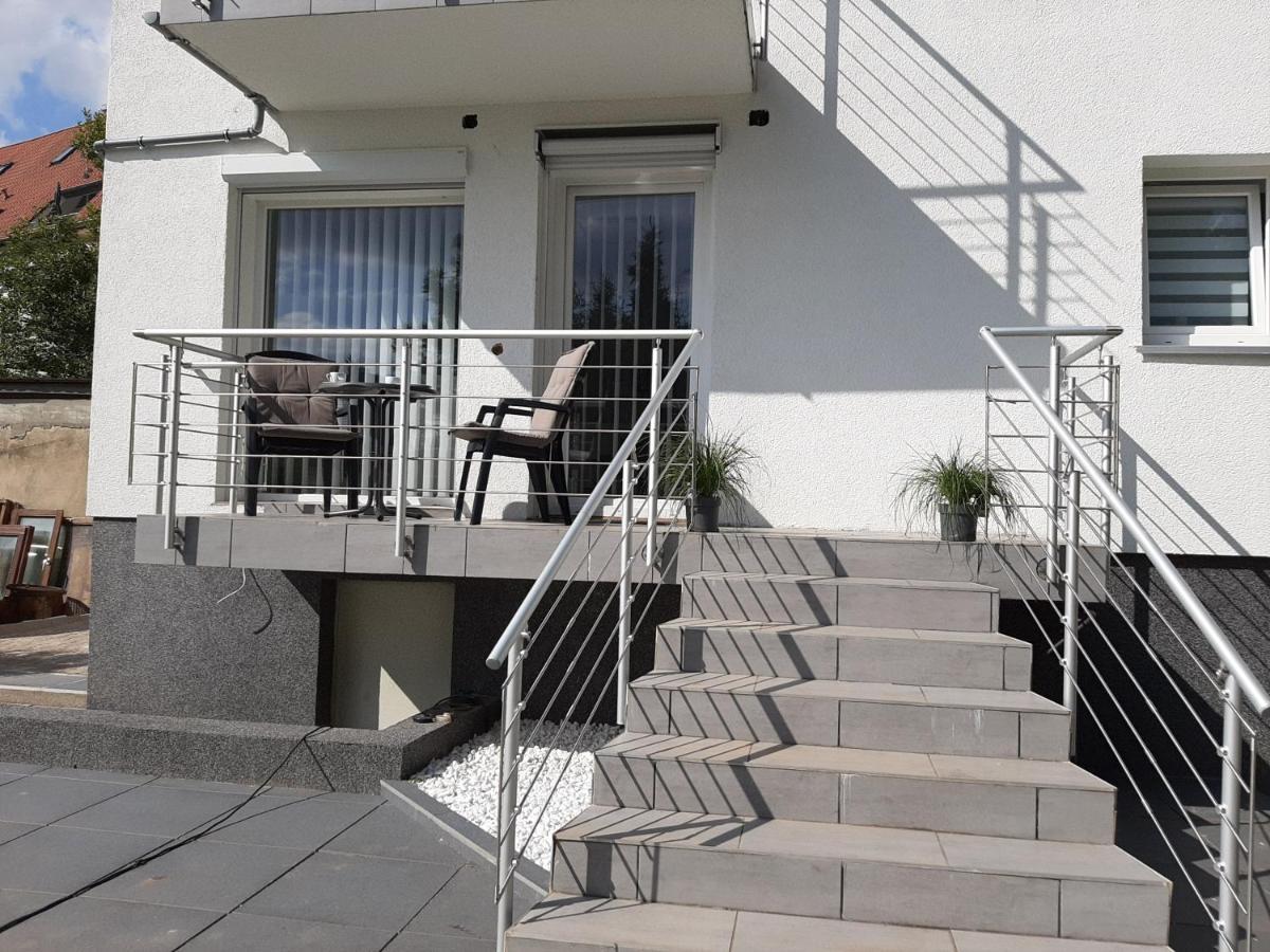 Design Apartment- 24H Self-Check-In - Bis 4 Pers - Parkplatz - Wifi - Balkon -Terrasse - In Direkter Weihernaehe - Radwege Schiffweiler Exterior foto