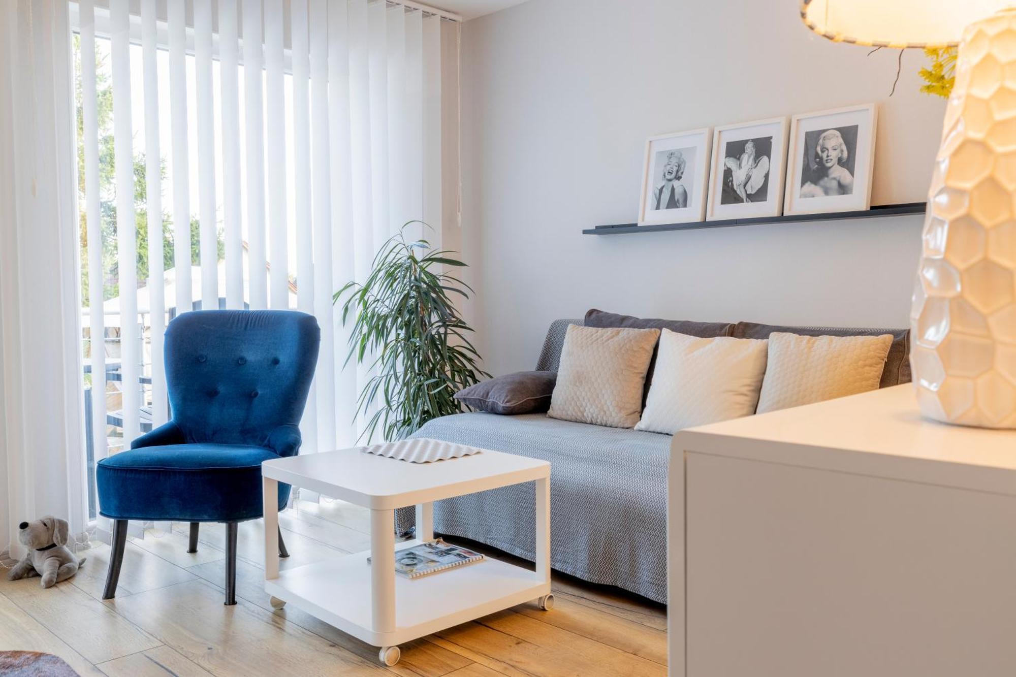 Design Apartment- 24H Self-Check-In - Bis 4 Pers - Parkplatz - Wifi - Balkon -Terrasse - In Direkter Weihernaehe - Radwege Schiffweiler Exterior foto