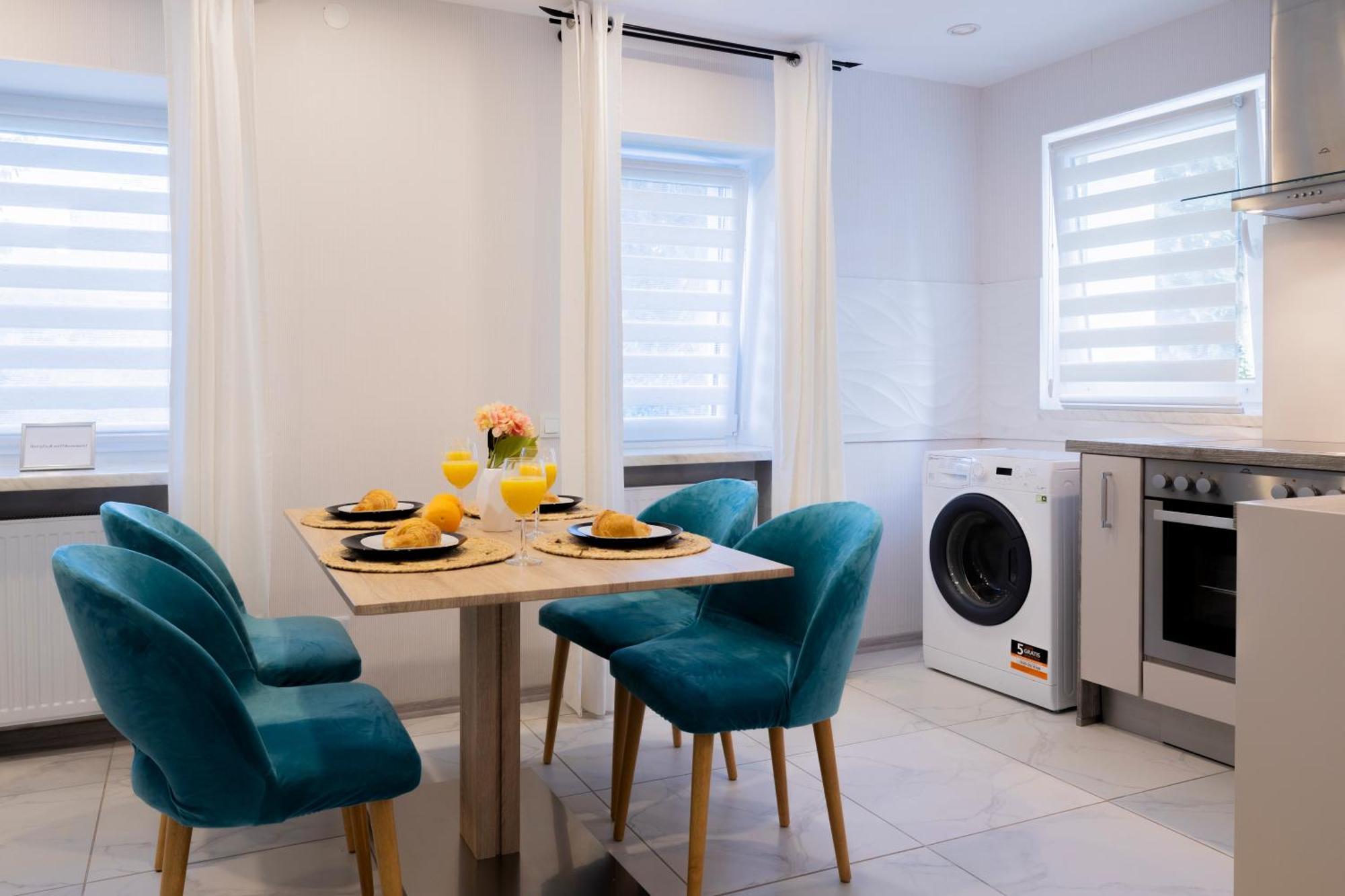 Design Apartment- 24H Self-Check-In - Bis 4 Pers - Parkplatz - Wifi - Balkon -Terrasse - In Direkter Weihernaehe - Radwege Schiffweiler Exterior foto